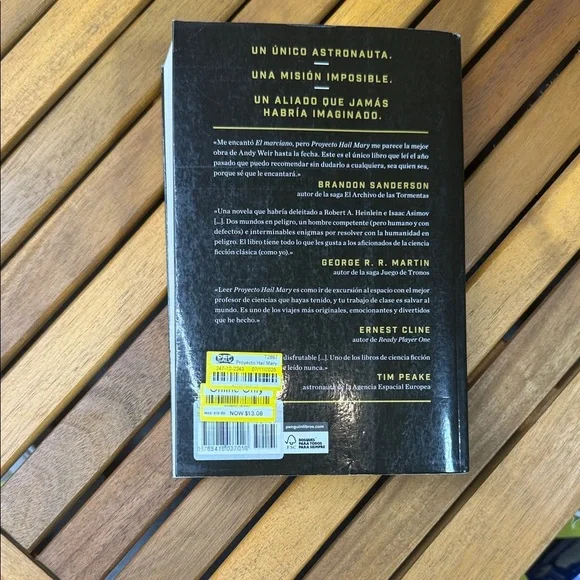 Andy Weir 'Proyecto Hail Mary' Book - Black and Gold - Picture 2 of 2